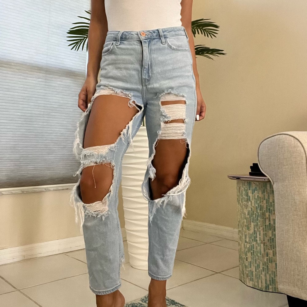 HOLLISTER Ultra High Rise Mom Jean Size 1S